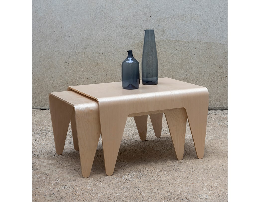 ネスティングテーブル Nesting Table