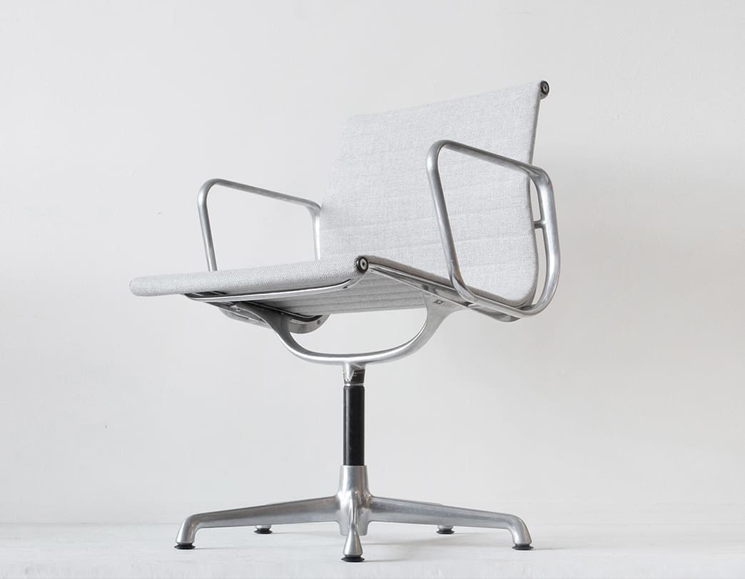 Eames Aluminum Group Management Chair / Charles & Ray Eames