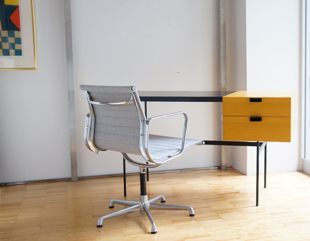 Eames Aluminum Group Management Chair / Charles & Ray Eames