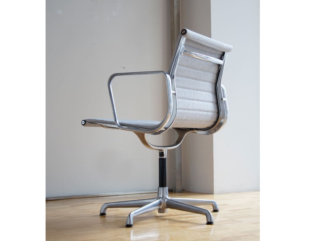 Eames Aluminum Group Management Chair / Charles & Ray Eames