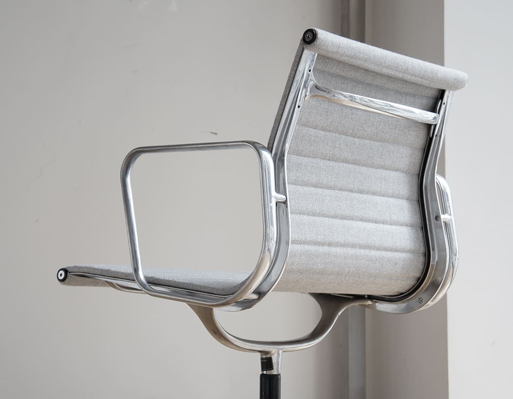 Eames Aluminum Group Management Chair / Charles & Ray Eames