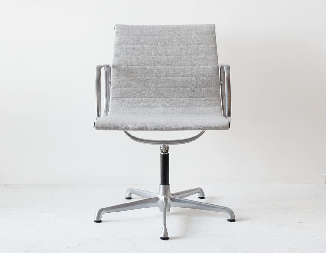 Eames Aluminum Group Management Chair / Charles & Ray Eames