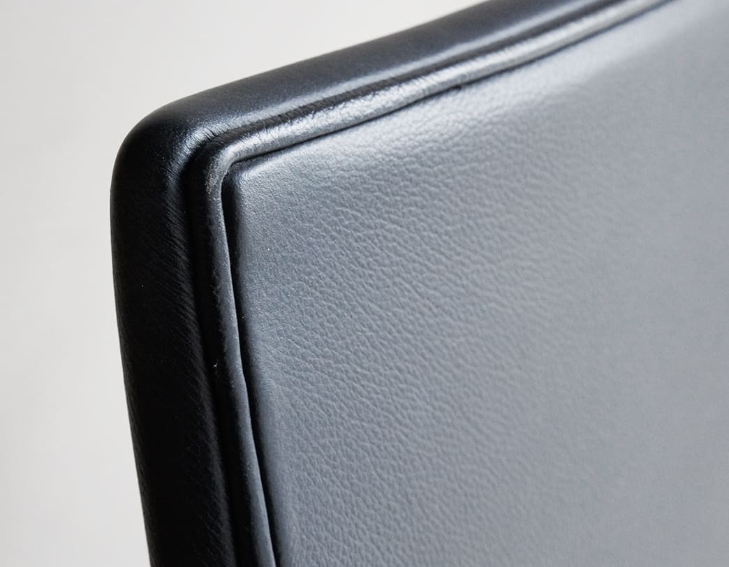 Oxford High Back Chair Leather / Arne Jacobsen