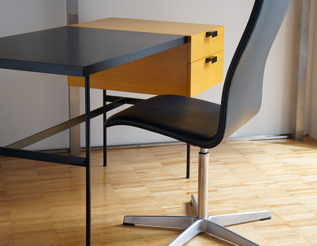 Oxford High Back Chair Leather / Arne Jacobsen