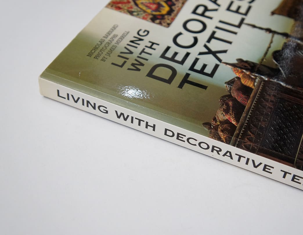 書籍 Living With Decorative Textiles:Tribal Art from Africa, Asia and the Americas