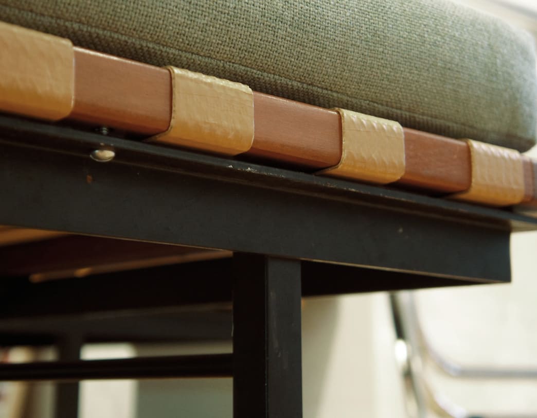 Form Group Bench sofa / Robin Day