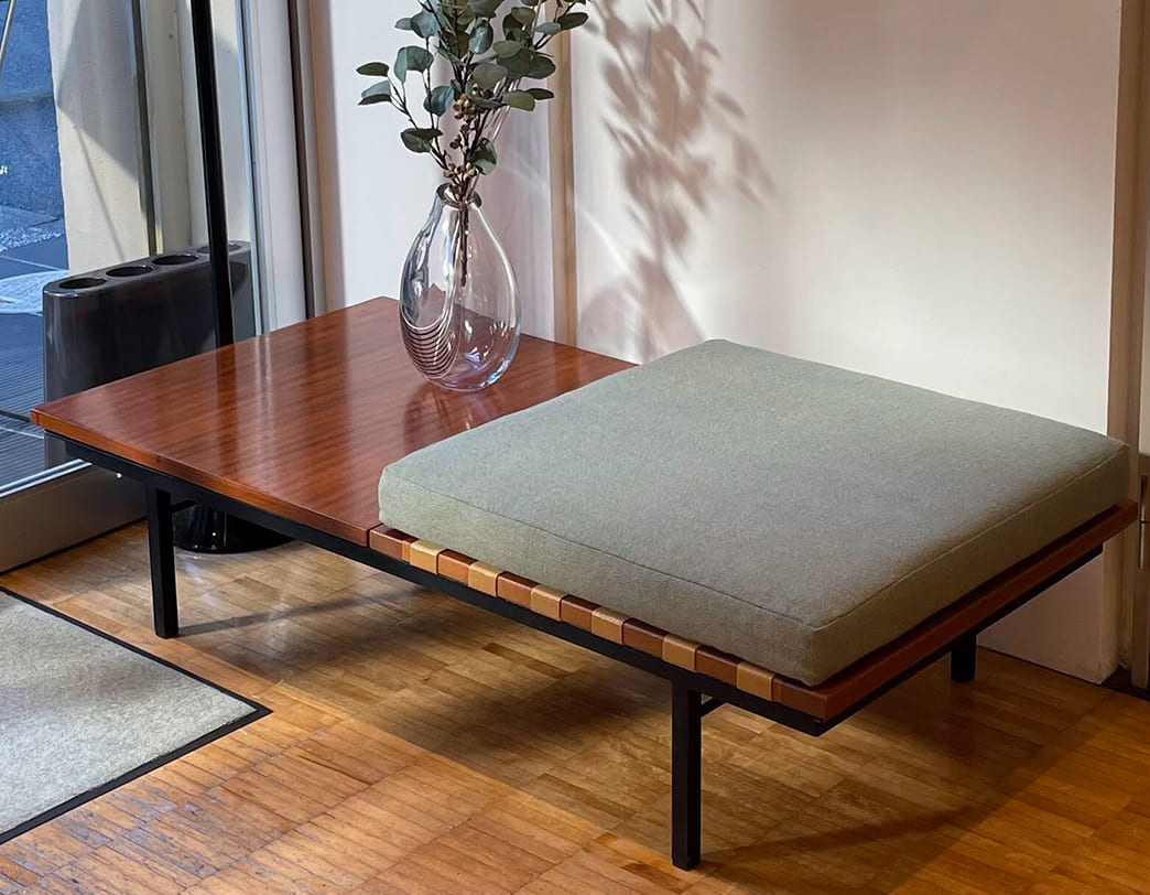 Form Group Bench sofa / Robin Day