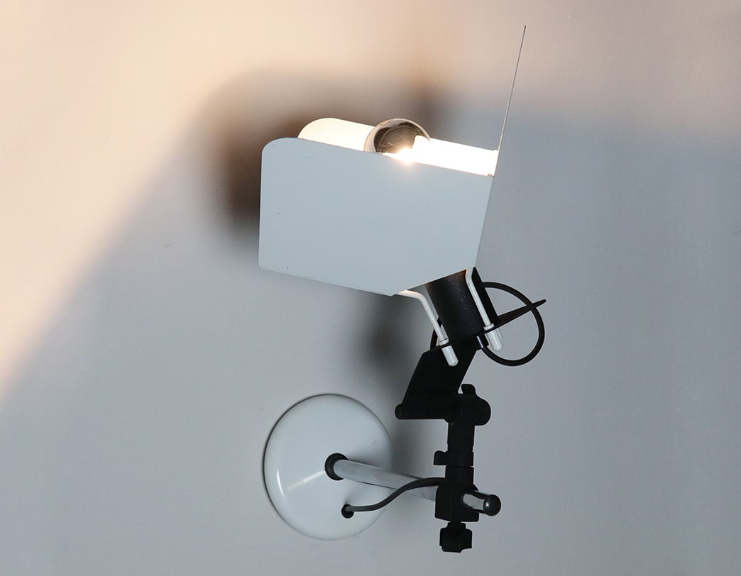 Triedro Wall Light