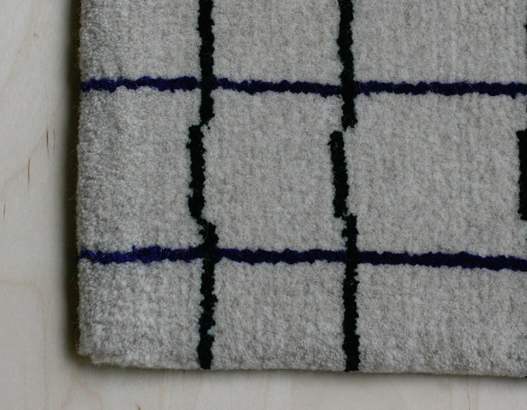米沢緞通 気まぐれ格子(紫×黒)