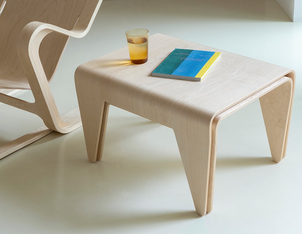 ネスティングテーブル Nesting Table