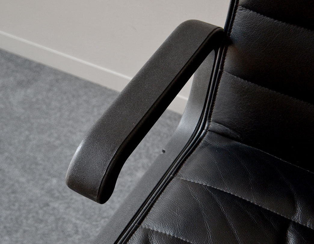 Executive Chair/チェア