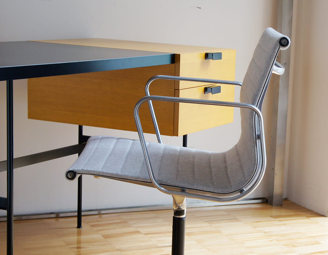 Eames Aluminum Group Management Chair / Charles & Ray Eames
