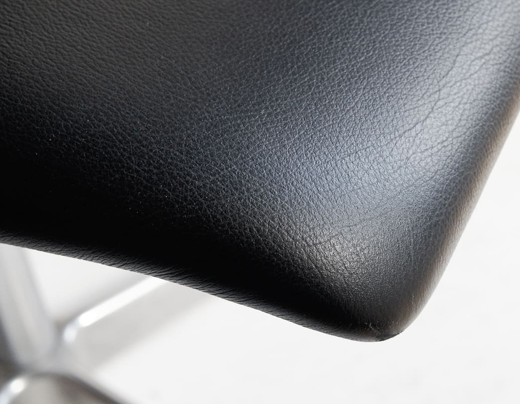 Oxford High Back Chair Leather / Arne Jacobsen