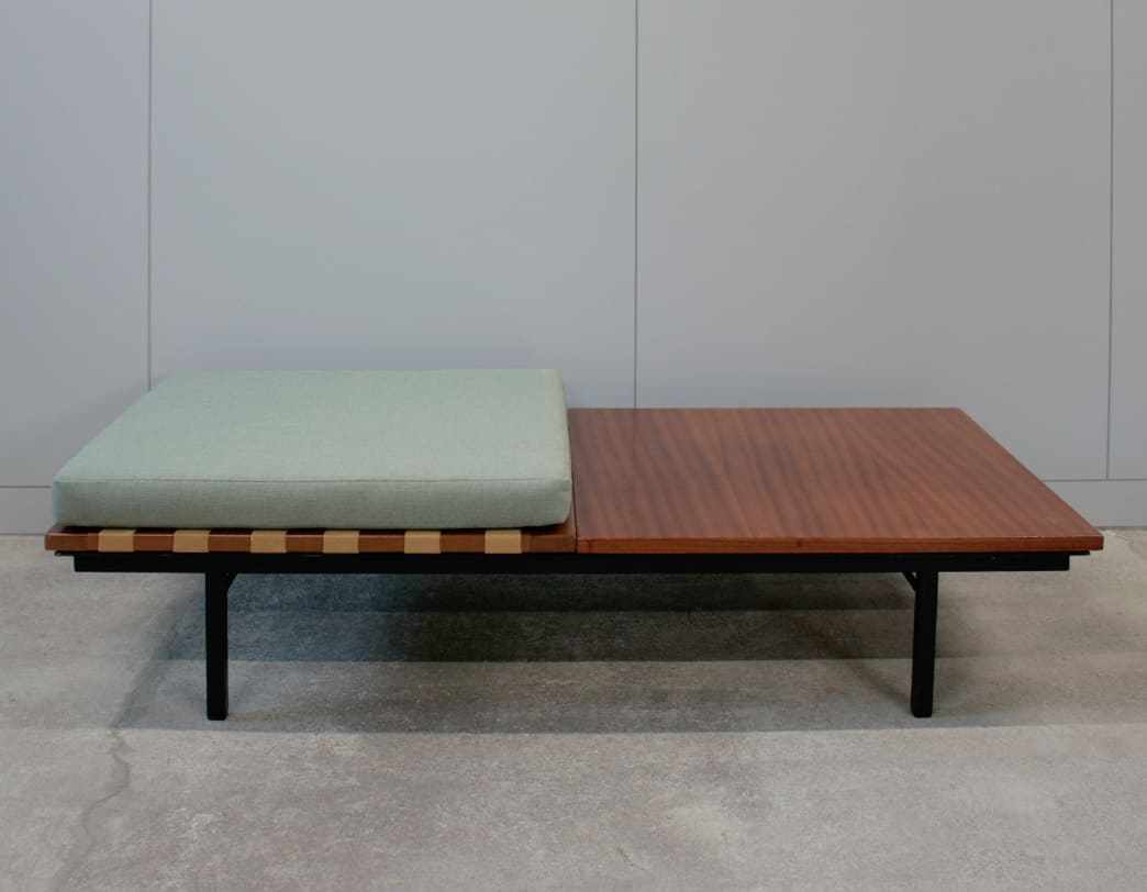 Form Group Bench sofa / Robin Day