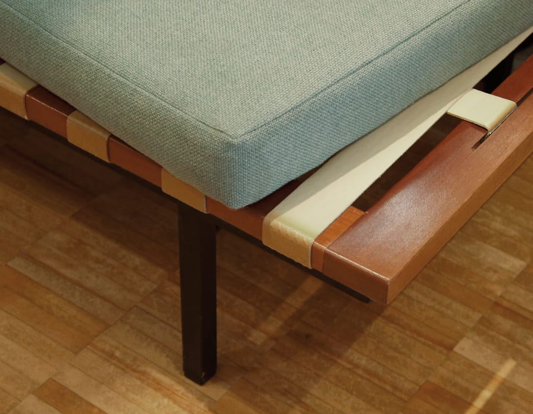 Form Group Bench sofa / Robin Day