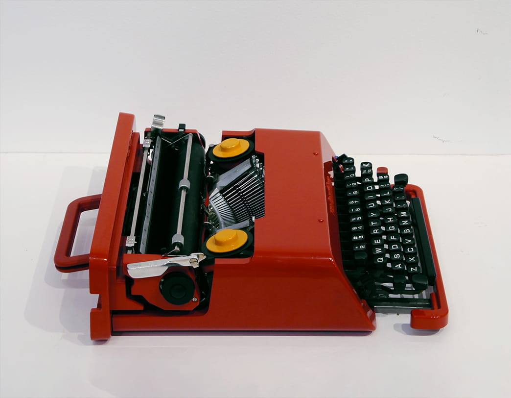 Valentine Typewriter Red / Ettore Sottsass