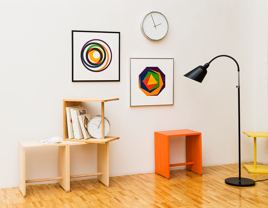 Variation 12 / Light Frame (Black), Variation 1 / Hyper Frame (Silver) Photo:Masatoshi Takahashi, Styling:Yumi Nakata, Cooperation:Royal Furniture Collection